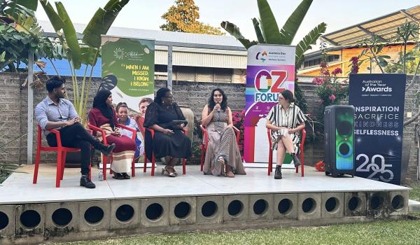 Photo of Vanessa and Hannah in the NT